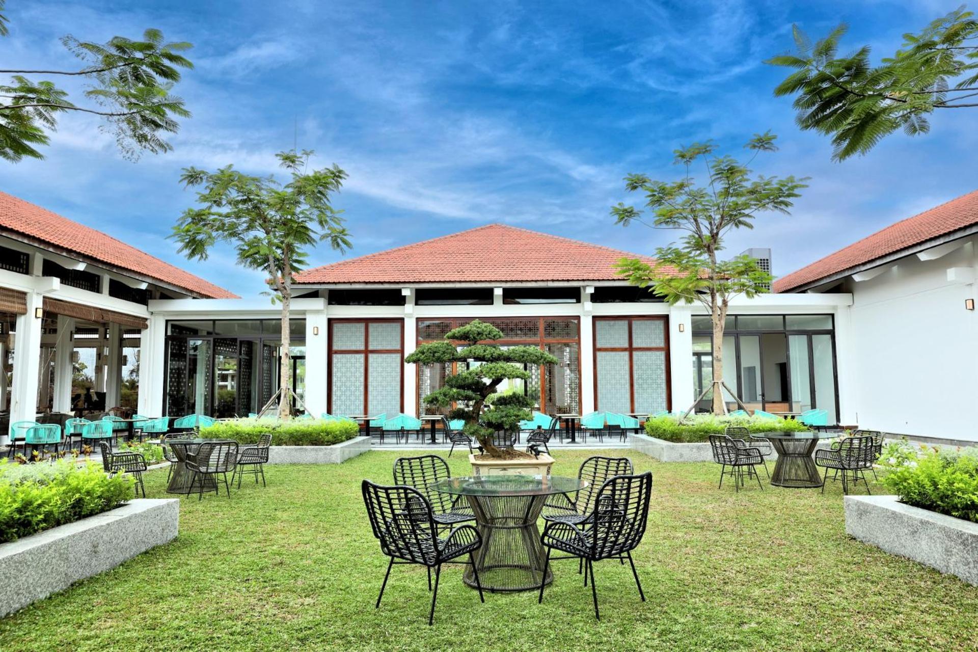 Sbh Gloria Hue Hotel Exterior foto